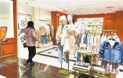 云消費(fèi)時(shí)代實(shí)體服裝鞋帽零售店的轉(zhuǎn)型策略
